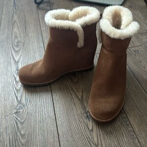 Ugg wedge boot 7 1/2